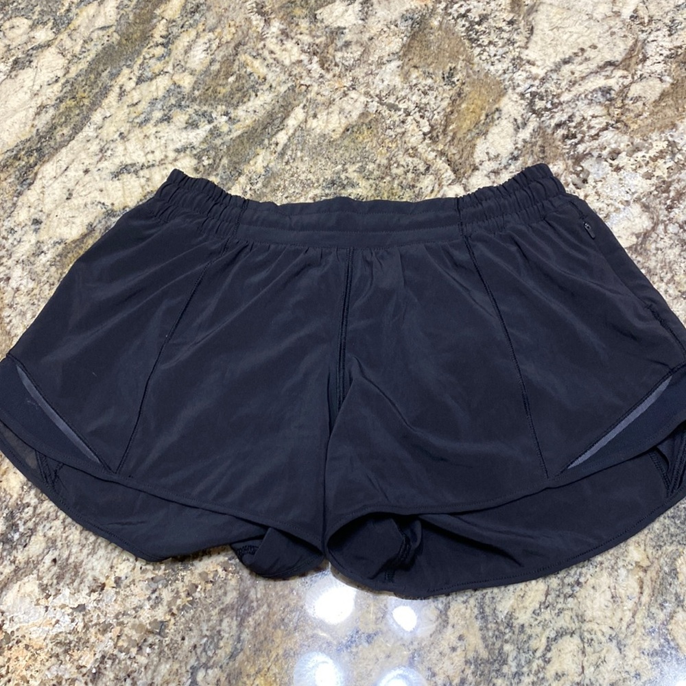 Lululemon Black Hotty Hot Low-Rise Lined Short EUC size 8